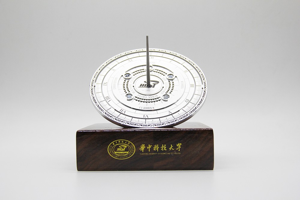 华科赠默克尔礼物浪尖设计1.jpg